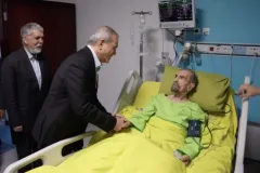 عیادت رئیس‌جمهور از موسوی گرمارودی در آستانه روز شعر و ادب فارسی