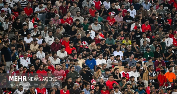 کری‌خوانی هواداران استقلال و پرسپولیس در نقش جهان؛ تارتار تشویق شد
